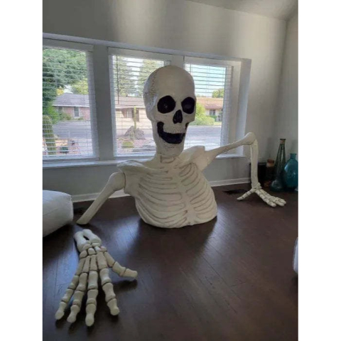 🎃Halloween Pre-sale 50% OFF🔥–Towering Skeleton with LED Eyes & Haunting Sounds👻