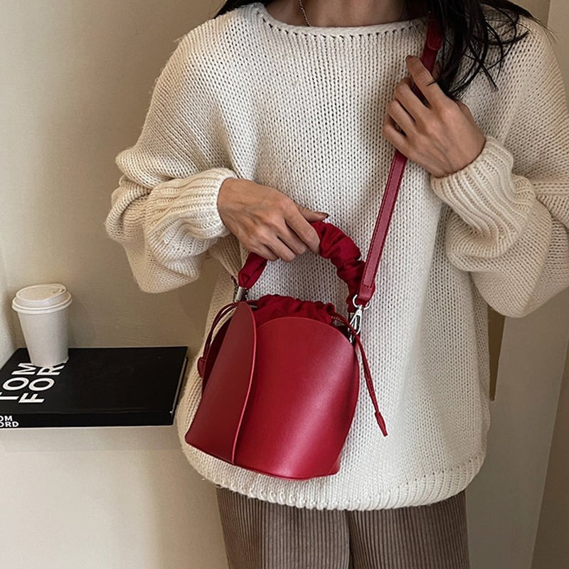 Petal Bag – Elegance in Bloom, Fashion with Versatility!